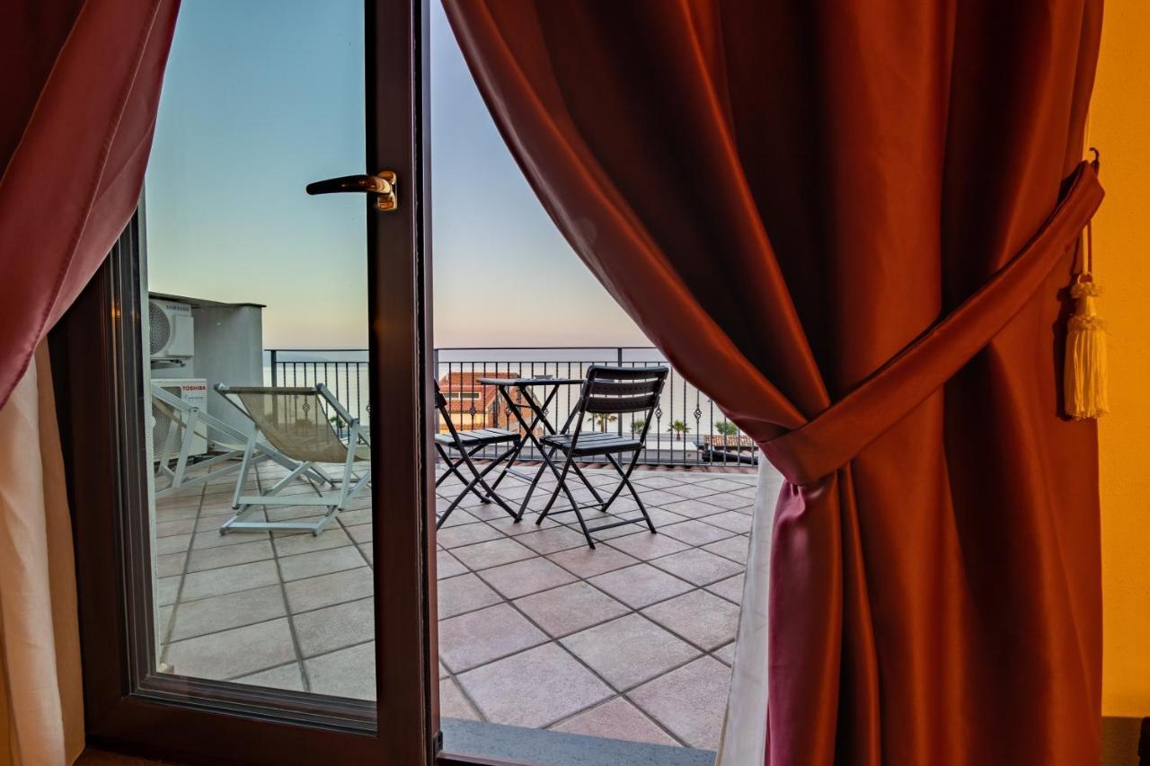 B&B Ottocento Sul Mare ニッツァ・ディ・シチーリア エクステリア 写真
