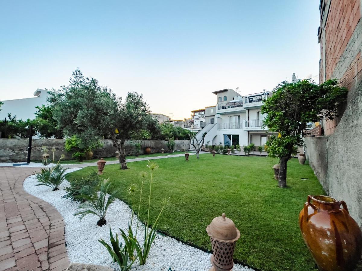 B&B Ottocento Sul Mare ニッツァ・ディ・シチーリア エクステリア 写真